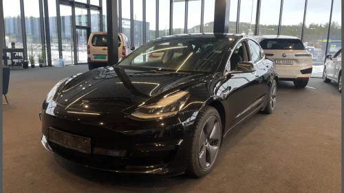 TESLA Model 3 Long Range/ AWD/ 560 WLTP/ Panorama/ Autopilot/ +++