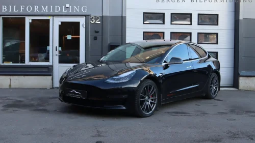 TESLA Model 3 Performance/ DualMotor/ LR/ 4WD/ 75kWh/ Pano/ Navi+