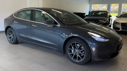 TESLA Model 3 Long Range AWD Autopilot Vinterpakke EU-09.27 1 Eier