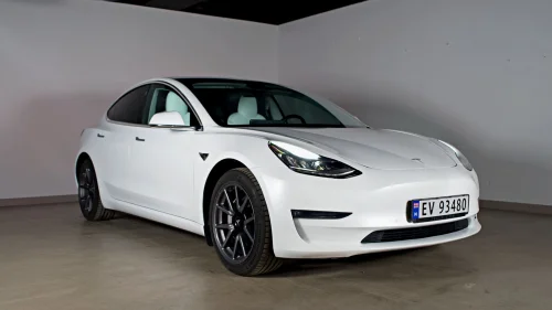 TESLA Model 3 Performance AWD / Hengerfeste / EAP / Hvit interiør / +