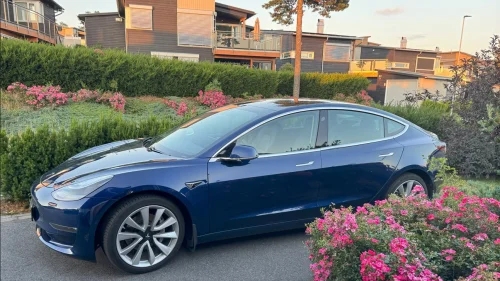 TESLA Model 3 Long Range AWD, NAF-test med batteristatus