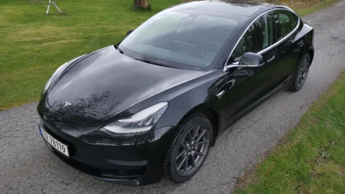 TESLA Model 3 Long Range AWD m/hengerfeste. EU til 27. juni 2027.