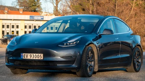 TESLA Model 3 Long Range, AWD, hengerfeste, skinnseter