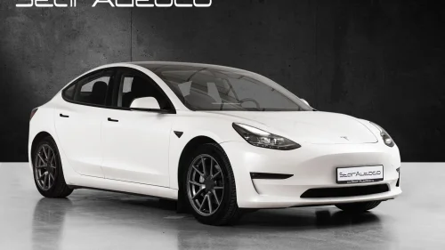 TESLA Model 3 AWD Long Range/Krok/Facelift/Pano/Autopilot/++