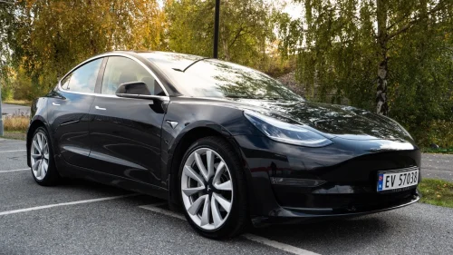 TESLA Model 3 Long Range AWD / NY EU-KONTROLL