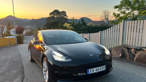 TESLA Model 3 Long Range AWD // Takboks // 19'' Felger // P