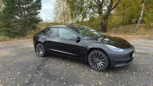 TESLA Model 3 Base Performance