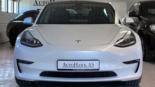 TESLA Model 3 AWD Premium/AP/Pano/Pr.Conectivity/Skinn/1eier/19"Sport