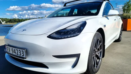 TESLA Model 3 Long Range AWD, nye dekk, hengerfeste, takstativ