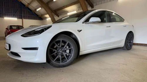 TESLA Model 3 LONG RANGE - 1 EIER - AUTOPILOT - PREMIUM LYD - SKINN