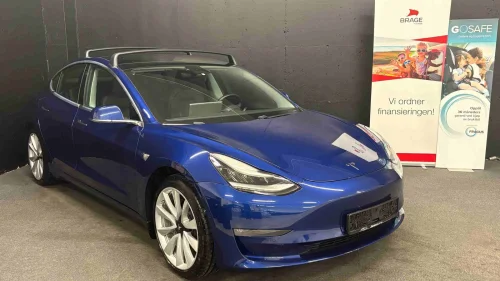 TESLA Model 3 LongRange DualMotor Krok Pano Autopilot