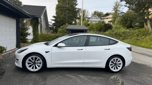 TESLA Model 3 Long Range AWD // Hør ang innbytte