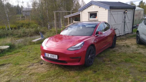 TESLA Model 3 Performance, nye dekk, nye bremser, ny frontrute