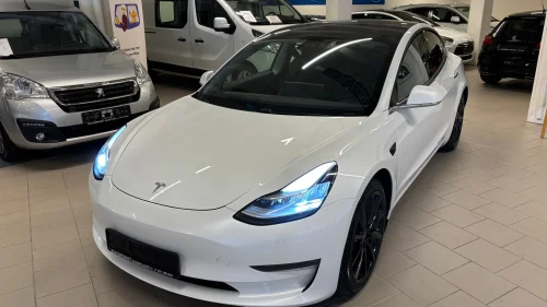 TESLA Model 3 Performance AWD.  PANO/SKINN/NY EU + Nye Bremser