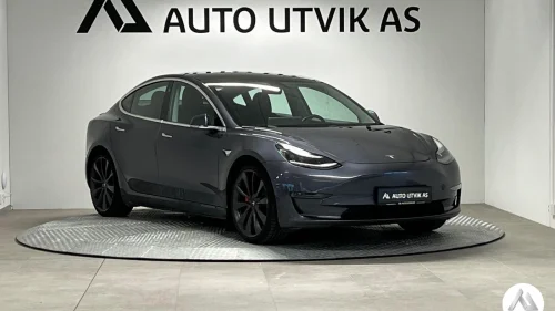 TESLA Model 3 Performance / Autopilot / AWD / Long Range / Sort skinn