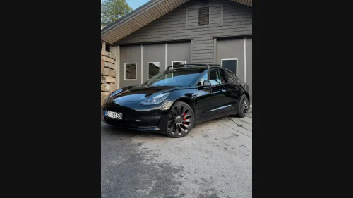TESLA Model 3 PERFORMANCE AWD 513HK/AUTOPILOT/V.PUMPE/PANO/S+V HJUL