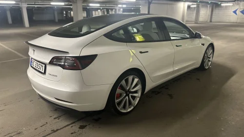 TESLA Model 3 MODEL 3 PERFORMANCE / SVÆRT LAV KM / 1 EIER