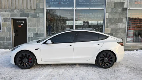 TESLA Model 3 Performance Lci2 som har bl.a. RATTVARME AP LEDBAR