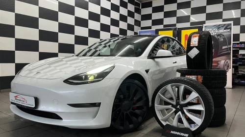 TESLA Model 3 PERFORMANCE*LR*AWD*PÅKOSTET 200.000KR*LAV KM*NY EU++