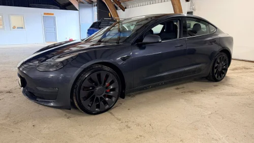 TESLA Model 3 PRFMNC/LR awd/VARMEPUMPE/1 eier/VELHOLDT