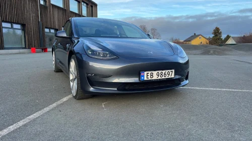 TESLA Model 3 AWD PERFORMANCE