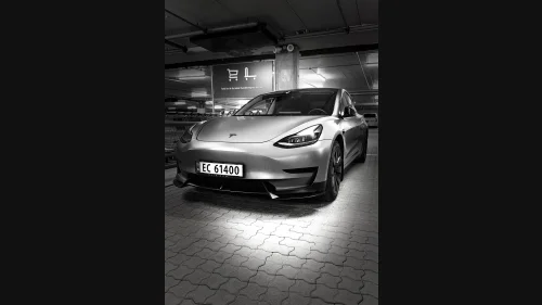 TESLA Model 3 Standard Range Plus 345HK/LAV KM