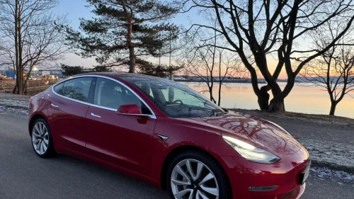 TESLA Model 3 Longe range