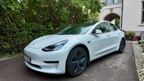 TESLA Model 3 Long Range - Premium
