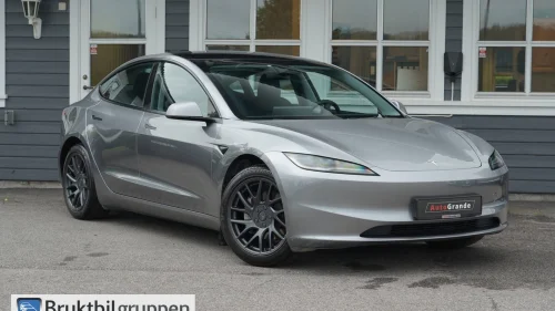 TESLA Model 3 LONG-RANGE 702KM KROK AUTOPILOT MATRIX SETEVENT BLINDS