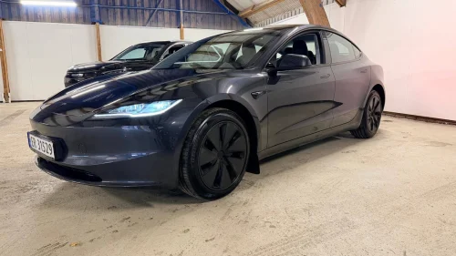 TESLA Model 3 LONG RANGE/WLTP 750km+/HENGERFESTE/LEVERINGSKLAR