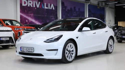 TESLA Model 3 Long Range AWD/Enhanced AP/Skinn/19" sommer/Krok