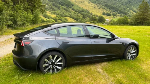 TESLA Model 3 Long Range AWD 629km /Autopilot/HIFI/Skinn/19/Pano