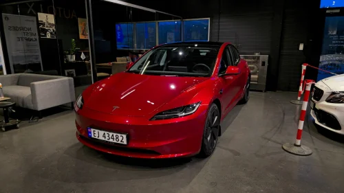 TESLA Model 3 LR AWD Highland - Strøken!