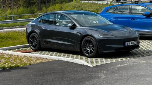 TESLA Model 3 LongRange 498HK 4x4 SortOptikk Highland HiFi Spoiler