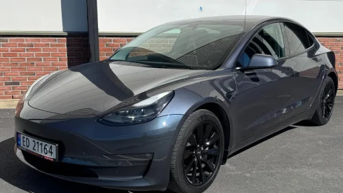 TESLA Model 3 AWD // LR // Krok // Pano // Ny EU // Skinn // S+V