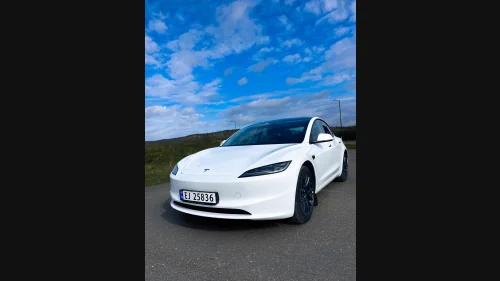 TESLA Model 3 Highland Long Range AWD / 678km WLTP / Hengerfeste