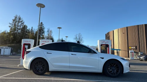 TESLA Model 3 4x4 - Nyeste model 3 ! ( Highland )