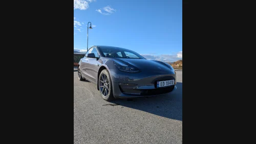 TESLA Model 3 Long Range AWD / Krok / Rattvarme / Matrixlys