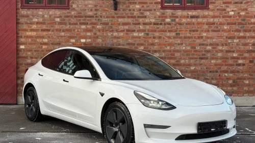 TESLA Model 3 LR AWD 614km Facelift, bakluke spoiler, folierte lister