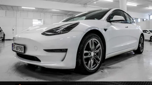 TESLA Model 3 Long Rang AWD Premium 602km Pano Varme++ Innbytte!