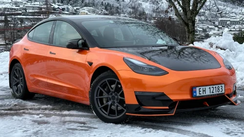 TESLA Model 3 LR AWD / 602WLTP/ BOOST!/Hengerfeste/Foliert