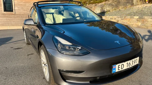 TESLA Model 3 Long Range AWD med hvit interiør/Krok/Takstativ mm