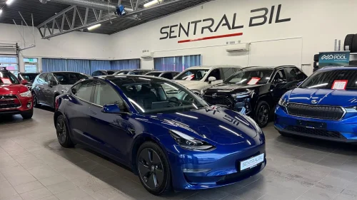 TESLA Model 3 LONG RANGE/4X4/PANORAMA/FACELIFT/1EIER/PREMIUM/V-PUMP++