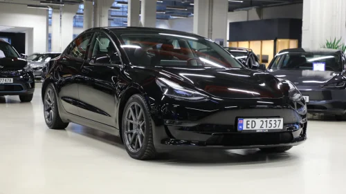 TESLA Model 3 Long Range AWD.