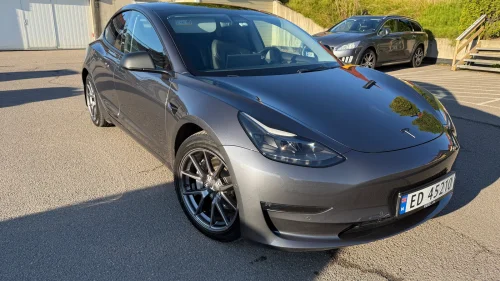 TESLA Model 3 LR 614km (WLTP)/AWD/MCU2/Navi/R.kam/Pano/AP/V.pumpe