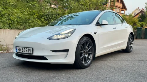 TESLA Model 3 Long Range med firehjulstrekk og god WLTP-rekkevidde.