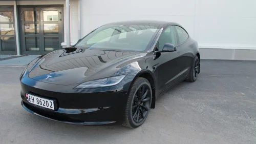 TESLA Model 3 Long Range