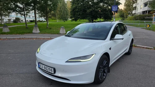 TESLA Model 3 Long Range AWD 629 km | Highland | Autopilot | Navi