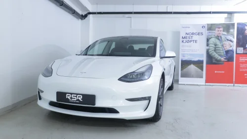 TESLA Model 3 Long Range AWD - 1års nybilgaranti! - laserlys!