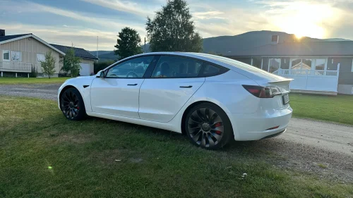TESLA Model 3 Performance AWD | AMD RYZEN  | Sommer + Vinter